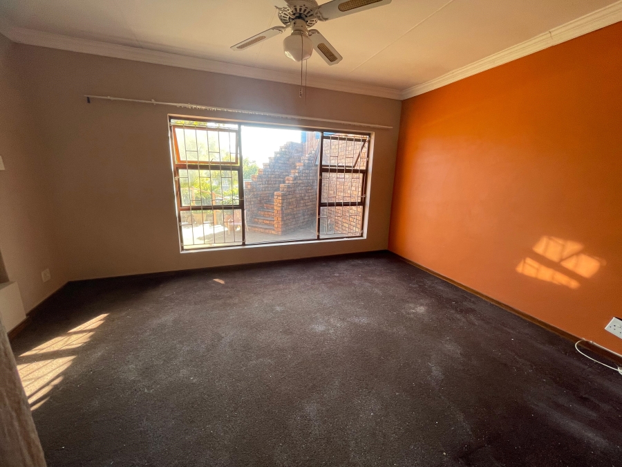 6 Bedroom Property for Sale in Ifafi North West